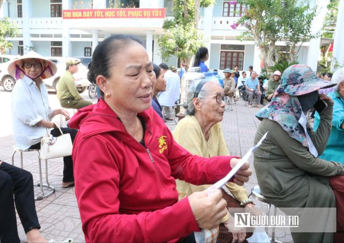 Mang theo niềm khắc khoải tìm cha, bà Phạm Thị Lân (SN 1961), trú tại xã Diễn Châu đã tìm đến điểm thu nhận mẫu ADN với hy vọng tìm thấy phần mộ của liệt sĩ Phạm Trọng Thuyết. Người cha thân yêu của bà lên đường nhập ngũ từ năm 1958 và mãi mãi nằm lại mặt trận phía Nam vào năm 1967. Suốt gần 60 năm qua, gia đình vẫn không biết chính xác ông đã hy sinh ở chiến trường nào. Việc lấy mẫu ADN lần này là cầu nối giúp người con gái nuôi hy vọng sớm tìm lại được bố, đưa ông về an nghỉ bên cạnh tổ tiên và dòng tộc.