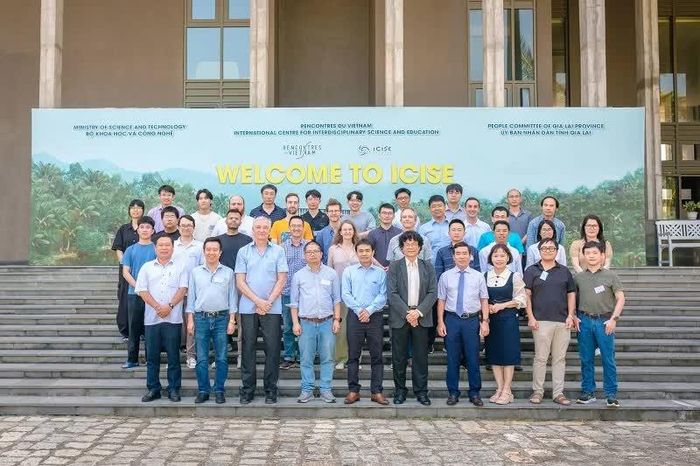 Các nhà khoa học trong nước và quốc tế tham dự hội thảo Quang tử ASEAN mở rộng tại Trung tâm ICISE hồi tháng 4/2026.