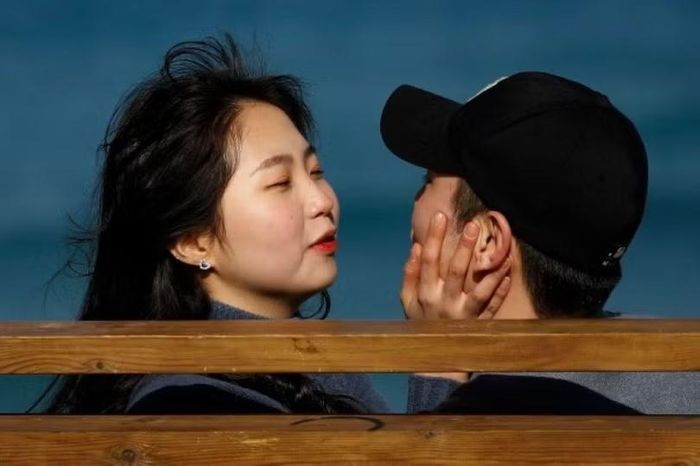 Phụ nữ Hàn Quốc ngày càng kén chọn hơn về người chồng biết chia sẻ trách nhiệm gia đình. Ảnh: Chosun.