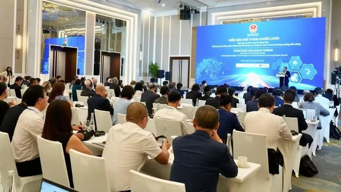 Toàn cảnh diễn đàn “Xác lập mô hình tăng trưởng mới: Phát huy các công nghệ chiến lược để nâng cao năng lực cạnh tranh và tăng trưởng bền vững".