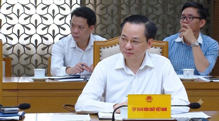 Tổng Giám đốc Nguyễn Hữu Tú dự họp và báo cáo tình hình triển khai Dự án khai thác và chế biến muối mỏ Kali. Ảnh: Vinachem