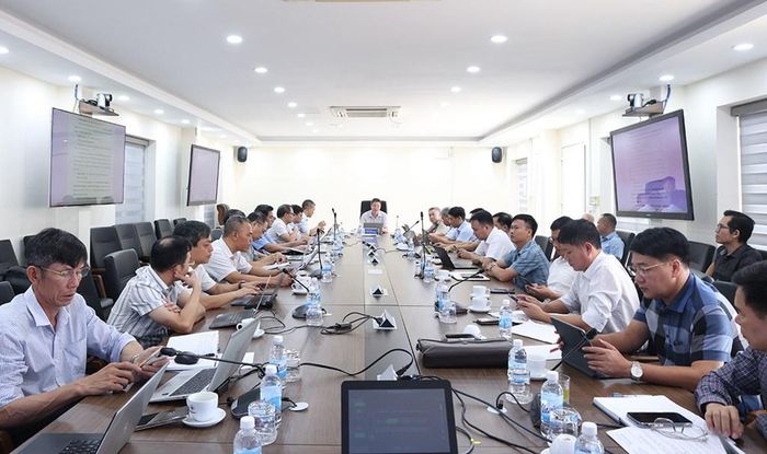 Các đơn vị tham gia dự án tham dự cuộc họp. Ảnh: EVNNPT