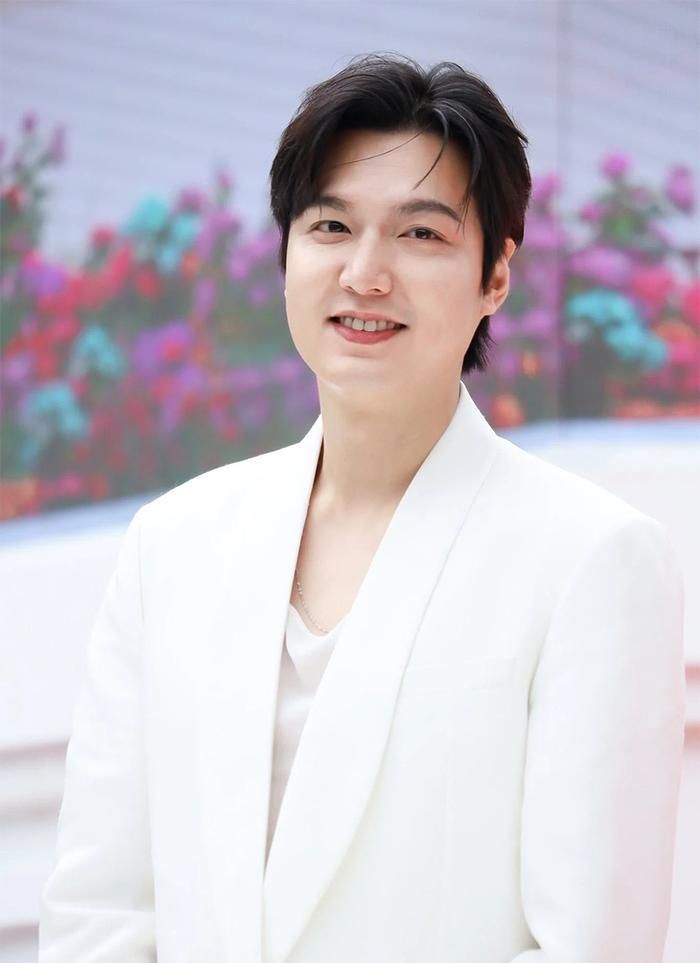 ee Min Ho vừa bước sang tuổi 39.
