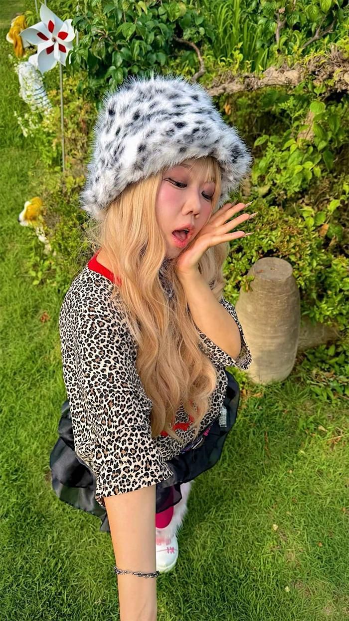 Hong Hyun Hee sinh năm 1982, là gương mặt quen thuộc của làng giải trí Hàn Quốc. 