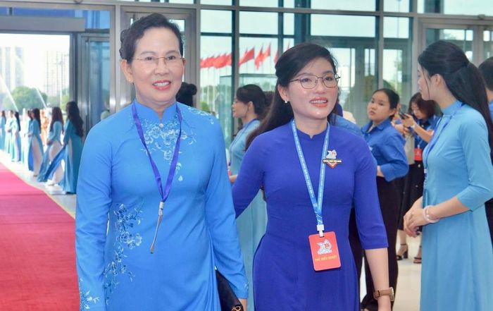 Ủy viên BCH Trung ương Đảng, Phó Chủ tịch UBTƯ MTTQ Việt Nam, Chủ tịch Hội LHPN Việt Nam Lê Thị Thủy (bên trái) đến dự Đại hội.