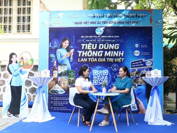 Cán bộ, hội viên phụ nữ Đà Nẵng háo hức tham gia ngày hội, check-in tại không gian Tiêu dùng thông minh - lan tỏa giá trị Việt.