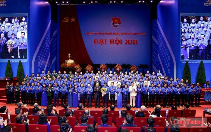 Tại phiên trọng thể Đại hội đại biểu toàn quốc Đoàn TNCS Hồ Chí Minh lần thứ XIII, nhiệm kỳ 2026 - 2031, Ban Chấp hành Trung ương Đoàn khóa mới ra mắt với 119 ủy viên.