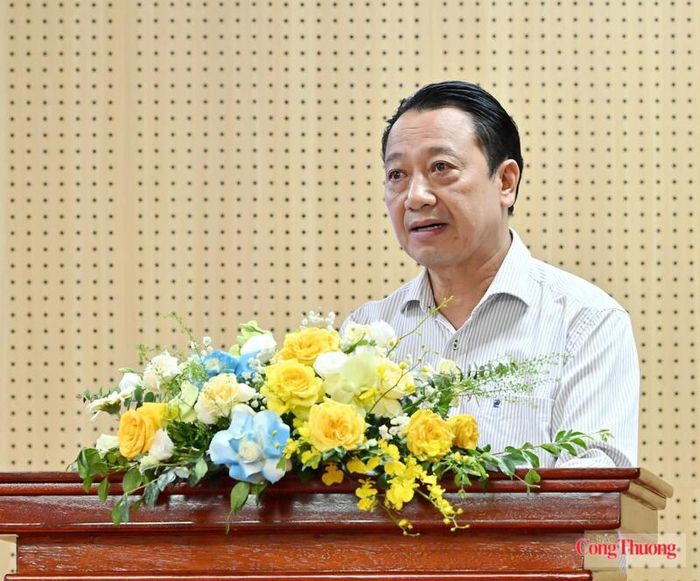 Đại diện các hiệp hội ngành hàng, địa phương, Bộ ngành phát biểu tại hội nghị. Ảnh: Cấn Dũng