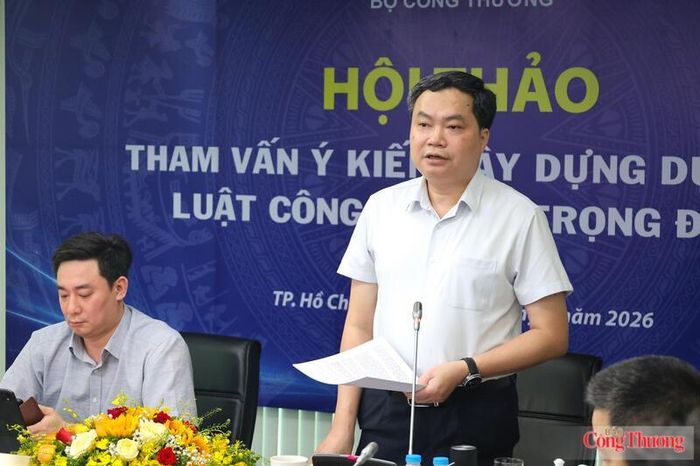Cục trưởng Cục Công nghiệp (Bộ Công Thương) Trần Việt Hòa phát biểu tại hội thảo.