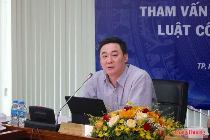 Ông Ngô Đức Minh, Vụ trưởng Vụ Pháp chế (Bộ Công Thương) phát biểu tại hội thảo.