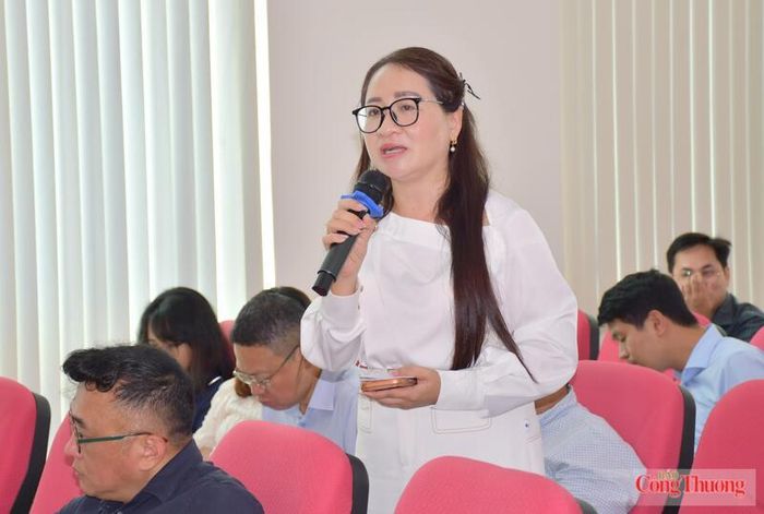 Đại biểu đóng góp ý kiến tại hội thảo. Ảnh: Thanh Minh.