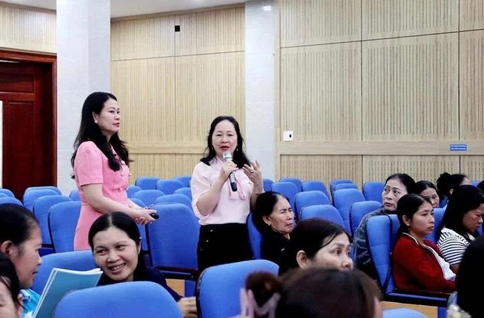 Các nữ chủ cơ sở sản xuất tham gia tập huấn về “Xây dựng và phát triển thương hiệu cho HTX trong thời kỳ chuyển đổi số” do Hội LHPN tỉnh tổ chức.