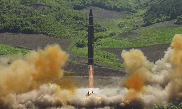 Một vụ phóng tên lửa đạn đạo liên lục địa Hwasong-14 của Triều Tiên. Ảnh: AP