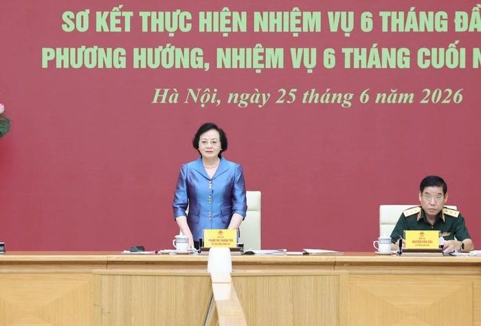 Phó Thủ tướng Chính phủ Phạm Thị Thanh Trà, Trưởng Ban Chỉ đạo Quốc gia về tìm kiếm, quy tập và xác định danh tính hài cốt liệt sĩ phát biểu kết luận hội nghị. (Ảnh: VGP)