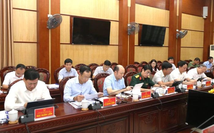Các đại biểu dự phiên họp.