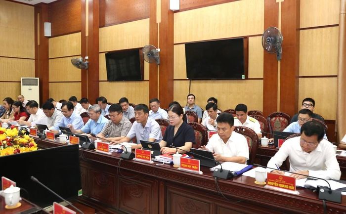 Các đại biểu dự phiên họp.