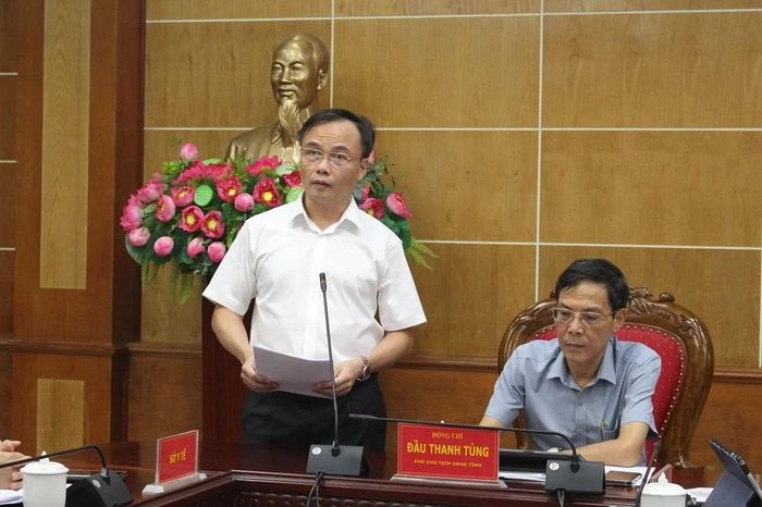 Chủ tịch UBND phường Sầm Sơn Trịnh Tiến Dũng phát biểu tham luận tại điểm cầu tỉnh Thanh Hóa.