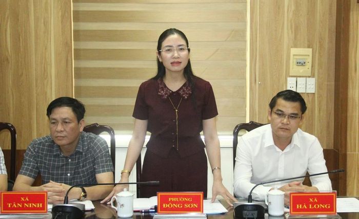 Đại diện lãnh đạo phường Đông Sơn phát biểu tại hội nghị.