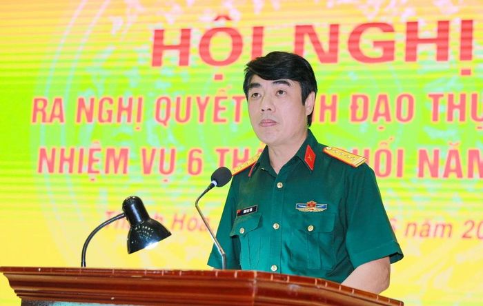 Chỉ huy trưởng Bộ CHQS tỉnh Đinh Bạt Văn phát biểu tại hội nghị.