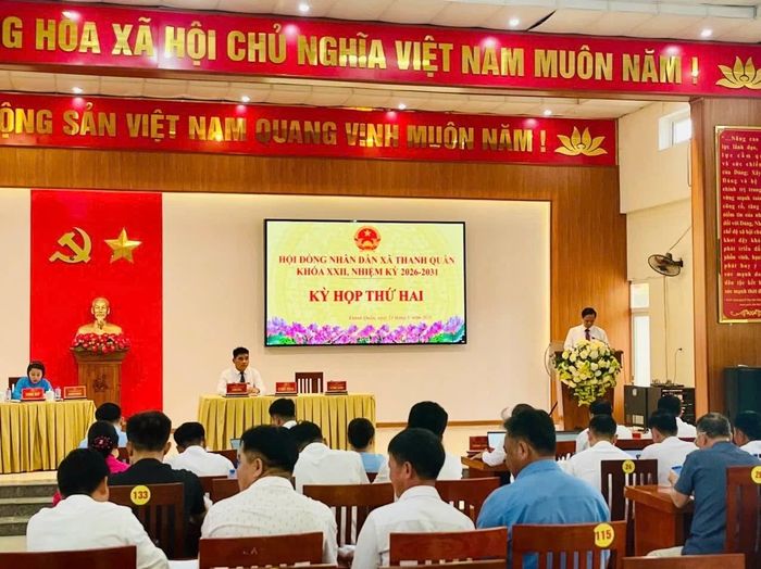 Kỳ họp HĐND xã Thanh Quân thông qua nghị quyết sắp xếp thôn.