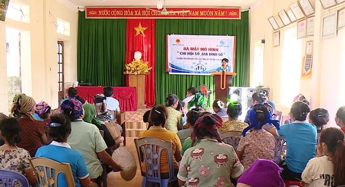 Chi hội phụ nữ thôn Ngọc Thượng, xã Lương Sơn ra mắt mô hình “Gia đình số”.