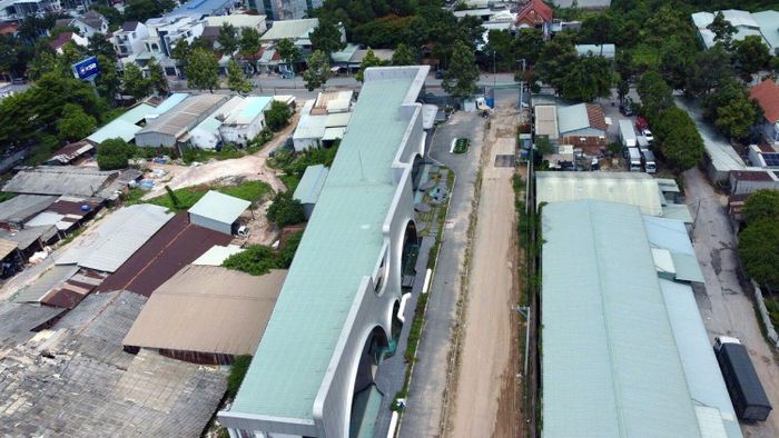  Giới quan sát cho rằng các thương vụ chuyển nhượng dự án quy mô lớn xuất hiện ngày càng nhiều cho thấy hoạt động M&amp;A bất động sản đang sôi động trở lại. Với Thuận An 2, việc dự án đã triển khai xây dựng phần móng được xem là yếu tố gia tăng giá trị thương mại và sức hấp dẫn đối với các nhà đầu tư quan tâm đến quỹ đất đã hoàn thiện pháp lý và có thể tiếp tục triển khai trong thời gian tới.