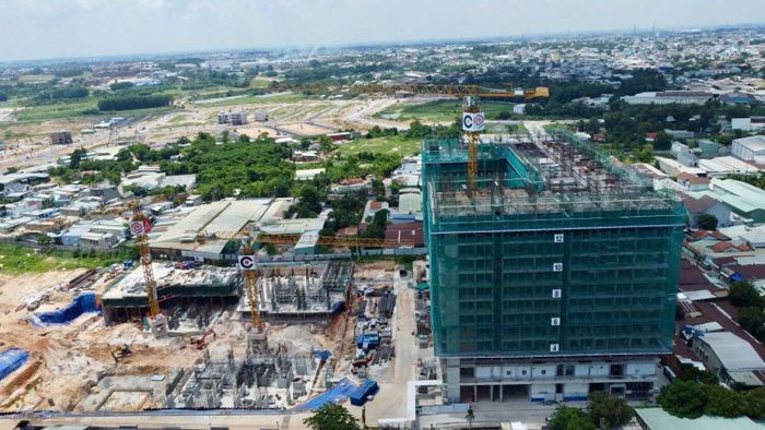  Trước đó vào ngày 28/10/2025, Phát Đạt đã thông qua chuyển nhượng 79% vốn góp tại Công ty TNHH Đầu tư Bất động sản Cao tầng Thuận An 1, đơn vị sở hữu dự án Thuận An 1 với diện tích khoảng 1,8 ha, cao 39 tầng và 3 - 4 tầng hầm, với gần 2.700 căn hộ, shophouse.