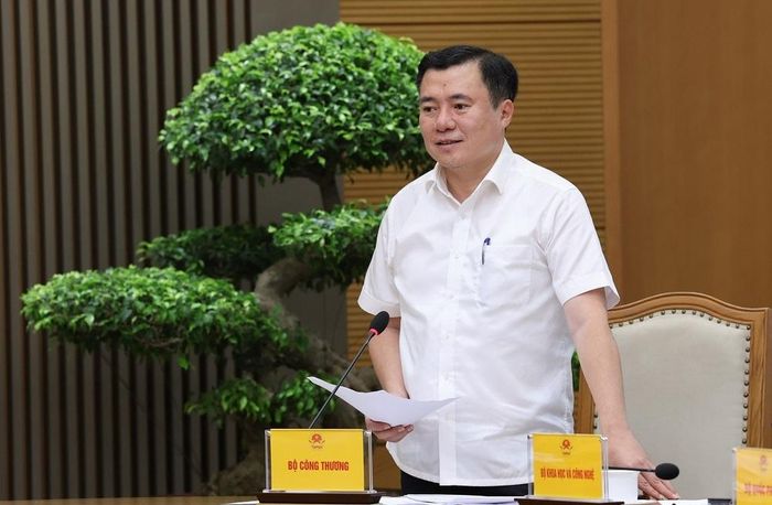 Thứ trưởng Bộ Công Thương Nguyễn Sinh Nhật Tân: "Các doanh nghiệp sẽ được trao quyền chủ động hơn trong việc quyết định giá bán dựa trên việc kê khai giá và sự giám sát của nhà nước". Ảnh: VGP.
