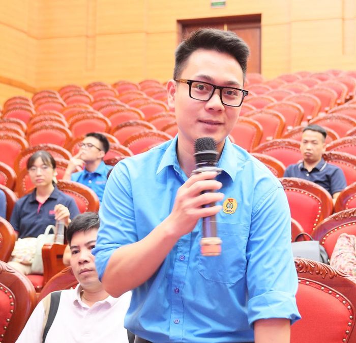  Đại diện Công đoàn Công ty Amkor Technology nêu ý kiến tại hội nghị. 