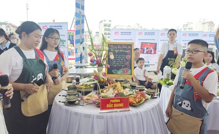  Phần thuyết trình thi nấu ăn của gia đình thuộc phường Bắc Giang. 