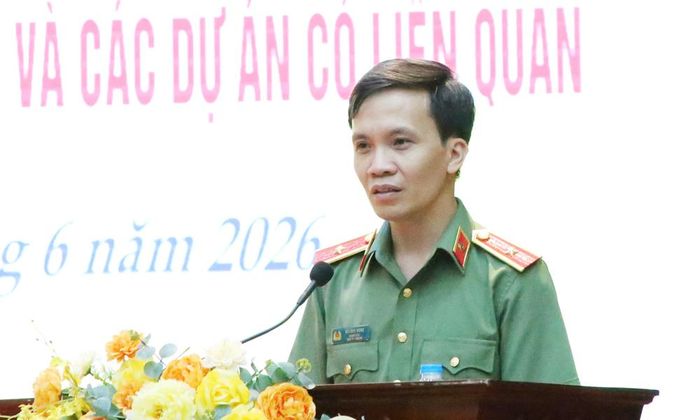  Thiếu tướng Bùi Duy Hưng, Giám đốc Công an tỉnh phát biểu tại hội nghị. 