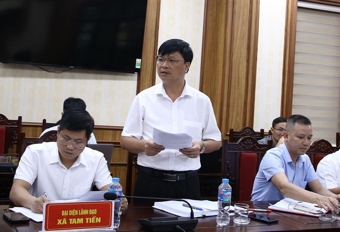  Đại diện lãnh đạo xã Yên Thế báo cáo tại buổi làm việc. 