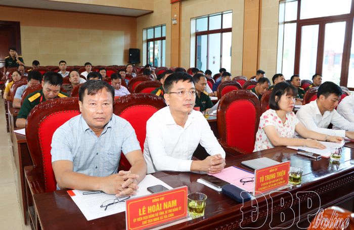 Đại biểu các xã, phường dự hội nghị.