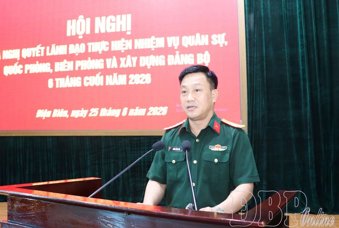 Đại tá Khổng Đình Tám, Ủy viên Ban Thường vụ Đảng ủy, Chủ nhiệm Chính trị Quân khu 2 phát biểu chỉ đạo hội nghị.