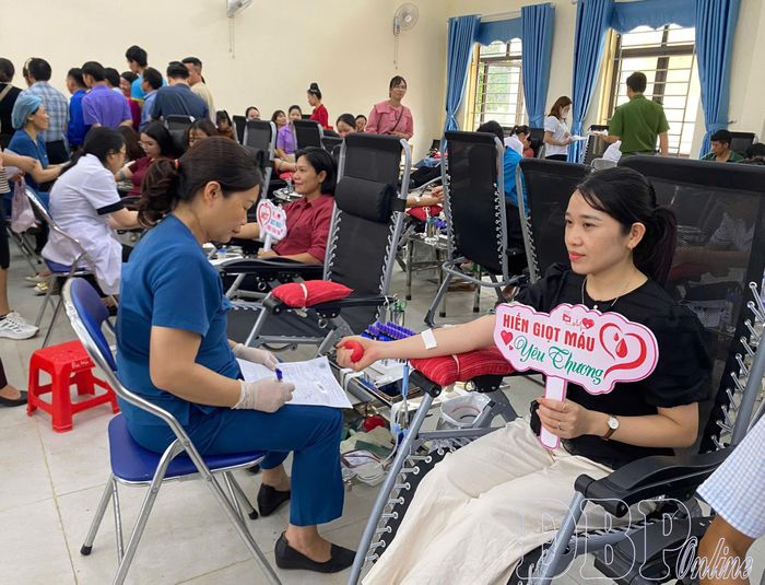 Phong trào hiến máu tình nguyện trên địa bàn tỉnh ngày càng thu hút nhiều người tham gia.