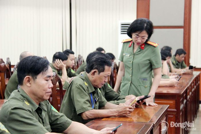 Các thành viên bảo vệ an ninh trật tự phường Trấn Biên tham gia hội thi. Ảnh: Trần Danh