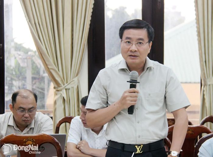 Lãnh đạo phường Trảng Bom báo cáo tại buổi làm việc. Ảnh: Trần Danh