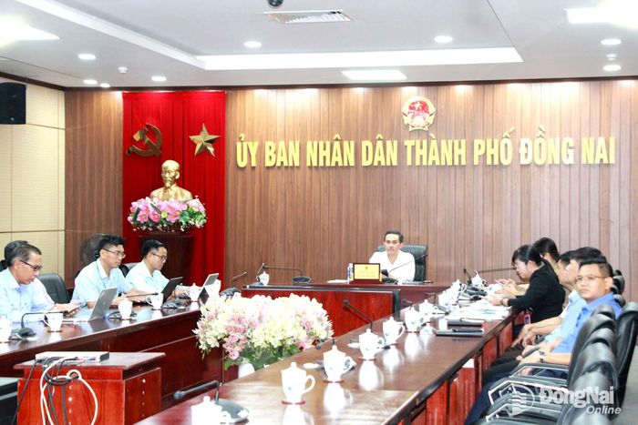 Đồng chí Lê Trường Sơn, Ủy viên Ban Thường vụ Thành ủy, Phó Chủ tịch UBND thành phố tham dự hội nghị tại điểm cầu Đồng Nai. Ảnh: Nga Sơn