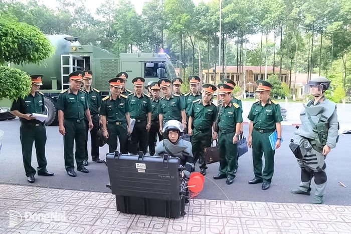 Đoàn kiểm tra các phương án phòng, chống khủng bố của Lữ đoàn 25, Quân khu 7, đóng tại thành phố Đồng Nai. Ảnh: ĐVCC