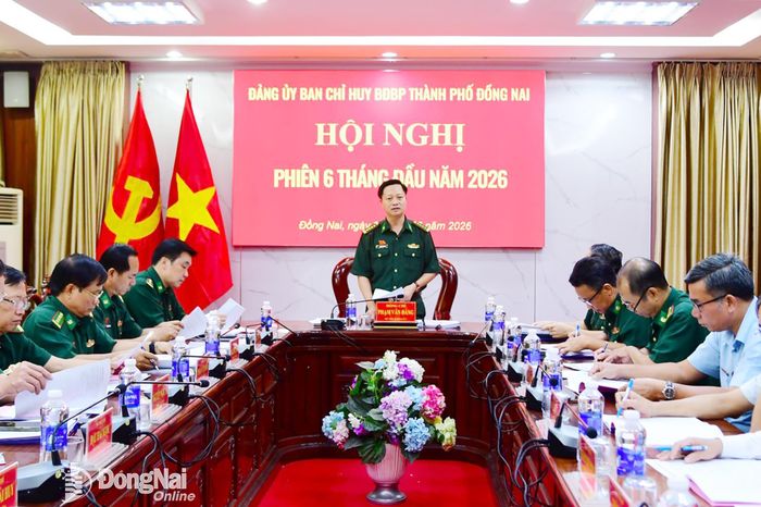 Đại tá Phạm Văn Đảng, Bí thư Đảng ủy, Chính ủy Ban Chỉ huy Bộ đội Biên phòng thành phố kết luận hội nghị. Ảnh: Hữu Thịnh