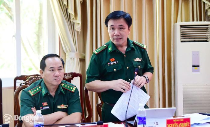 Đại tá Nguyễn Anh Đức, Phó Bí thư Đảng ủy, Chỉ huy trưởng Ban Chỉ huy Bộ đội Biên phòng thành phố phát biểu làm rõ một số nội dung trong báo cáo của Đảng ủy. Ảnh: Hữu Thịnh