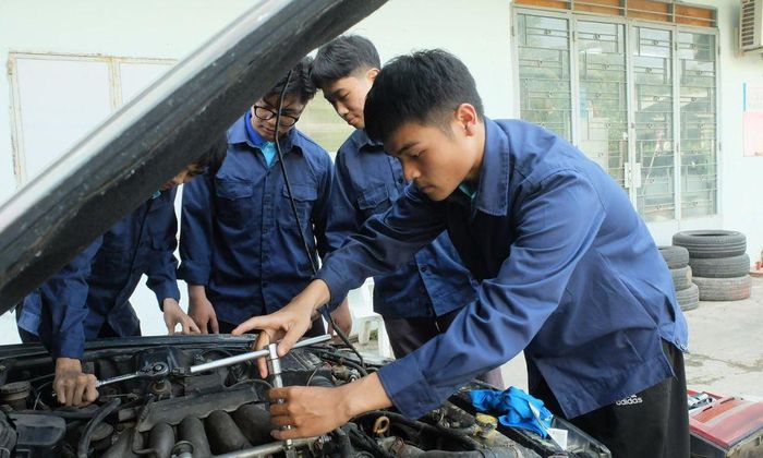 Kinh nghiệm tích lũy từ các xưởng dịch vụ lớn mang lại lợi thế cạnh tranh vượt trội khi ứng tuyển.