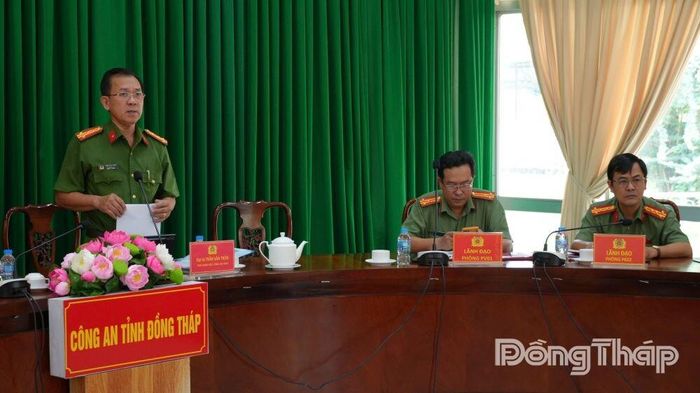 Đại tá Trần Văn Tròn phát biểu chỉ đạo tại buổi làm việc.