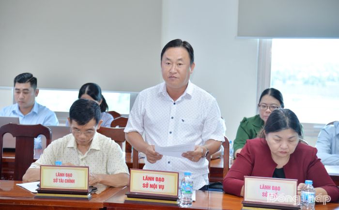 Phó Giám đốc Sở Nội vụ tỉnh Đồng Tháp Huỳnh Trung Hiếu phát biểu tại hội nghị.