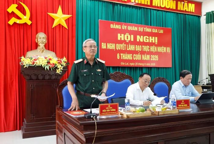  Thiếu tướng Hứa Văn Tưởng - Phó Tư lệnh Quân khu 5 đánh giá, chất lượng tổng hợp, sức mạnh chiến đấu của lực lượng vũ trang tỉnh Gia Lai ngày càng được nâng lên. Ảnh: H.P 