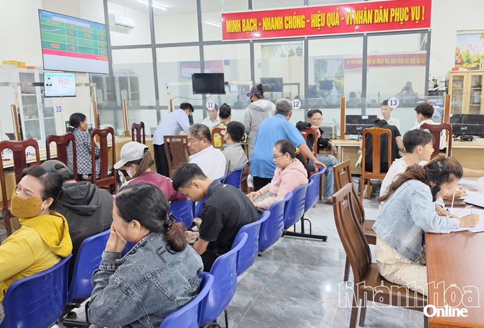 Trung tâm Phục vụ hành chính công xã Phước Hậu được đầu tư khang trang, phục vụ tốt nhu cầu của người dân, doanh nghiệp.