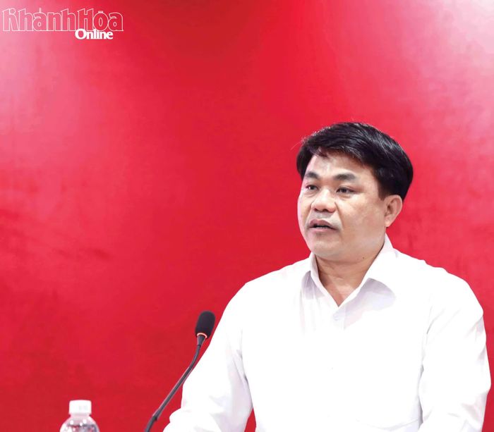 Lãnh đạo Sở Nông nghiệp và Môi trường báo cáo tại lễ phát động.