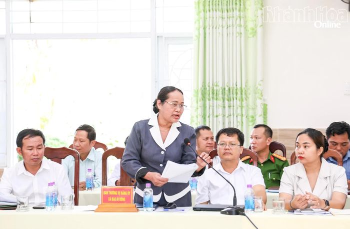 Lãnh đạo xã Bác Ái Đông phát biểu tại buổi làm việc