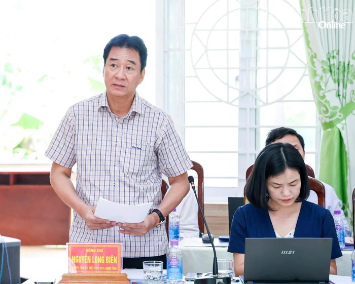 Phó Chủ tịch Thường trực UBND tỉnh Nguyễn Long Biên phát biểu tại buổi làm việc.