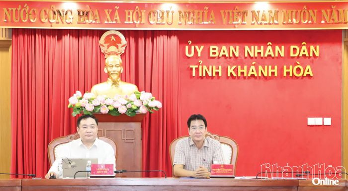 Đồng chí Nguyễn Long Biên và lãnh đạo Sở Y tế dự tại điểm cầu Khánh Hòa.
